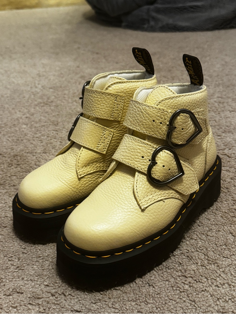 Dr. Martens Devon Heart Leather Platform Boots size 5